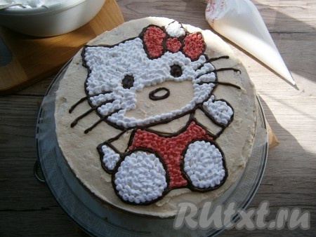 Теперь можно приступать к украшению торта, для этого я всегда использую белковый заварной крем. Крем окрасить в нужные цвета пищевыми красителями, поместить его в кондитерские мешки без насадок. Срезать маленькие кончики и затем, выдавливая крем аккуратными точками, покрыть им картинку. Времени понадобится для этого немало, но постараться нужно!