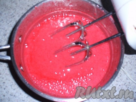 Затем взбить миксером до образования пышной массы.