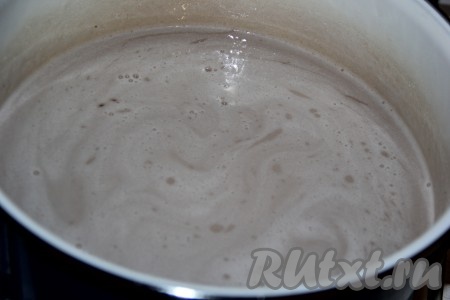 Довести сироп до кипения.
