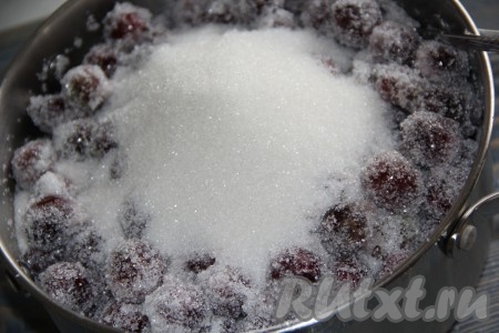 Всыпать сахар.
