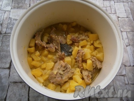 Выставить снова режим "Тушение" на 40 минут. Готовое блюдо аккуратно перемешать.
