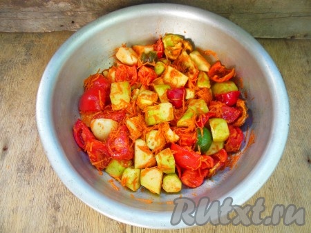 Оставьте в миске на 5-7 минут.
