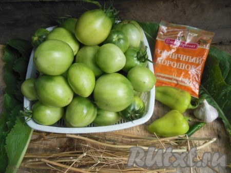 Подготовим продукты для приготовления квашеных зеленых помидоров с горчицей.