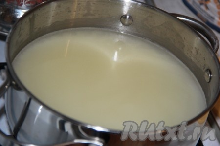 Таким образом влить 2 литра воды. Вот такой бульон у нас получится.
