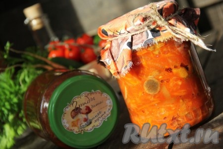 Яркий, вкусный, ароматный салат с грибами и овощами станет зимой отличным дополнением ко многим блюдам.
