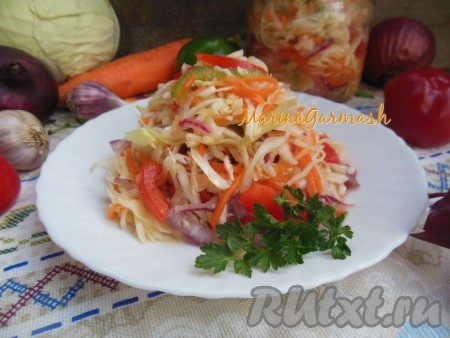 Быстрая маринованная капуста с болгарским перцем и чесноком