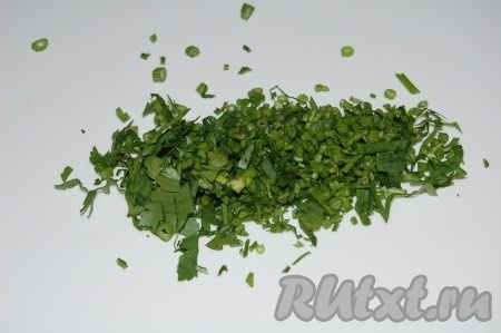 Наш гарнир из овощей к мясу готов, перед подачей его можно посыпать зеленью.