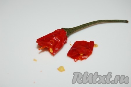 Добавить острый перчик (по желанию).