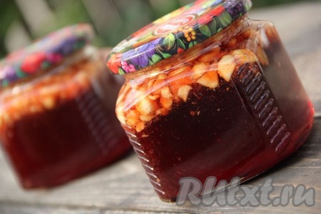 Вот такое красивое и очень вкусное желе из яблок можно приготовить на зиму в домашних условиях. Его можно намазывать на булочку, просто кушать ложечкой и очень вкусно добавлять в кашу или творог. 
