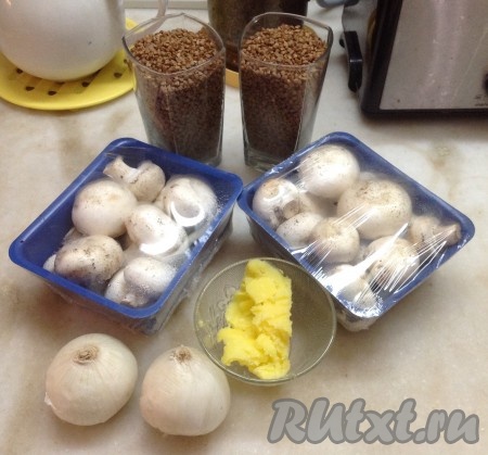 Подготовим необходимые продукты для приготовления гречневой каши с грибами в мультиварке.