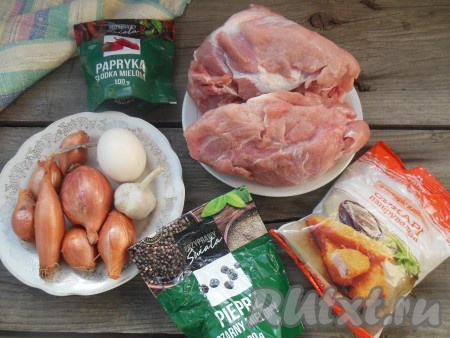 Подготовьте продукты для приготовления котлет в рукаве для запекания в духовке.