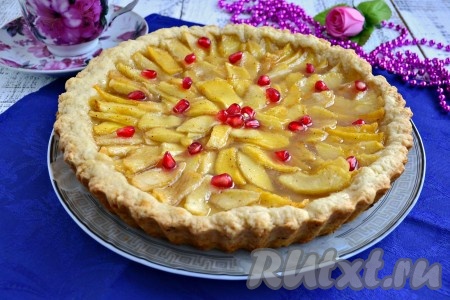 Яблочный пирог с карамельным соусом