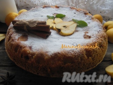Шарлотка с яблоками и грушами