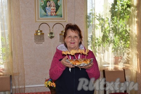 Я уверяю вас, что такое поздравление очень понравится вашей маме. Она обязательно оценит все ваши старания и будет очень рада поздравлению!
