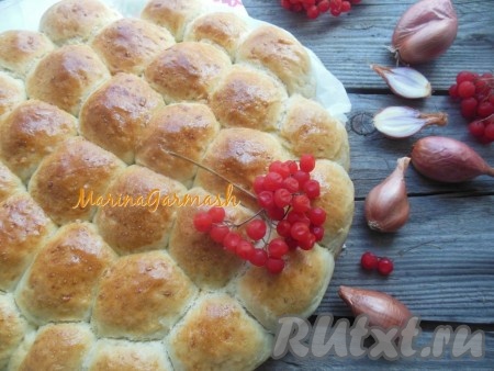 Луковые булочки