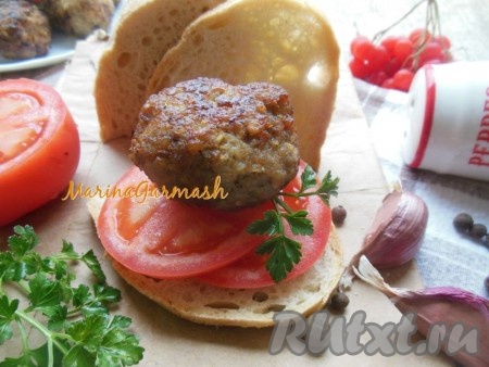 Можно кушать котлеты из телятины и просто с хлебом.
