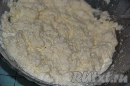 Тщательно перемешать и творожная начинка для тыквенных булочек готова.
