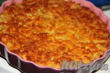 Готовить запеканку из капусты с сыром и яйцом в духовке, разогретой до 200 градусов, 40 минут. Выпечка покроется красивой золотистой корочкой.