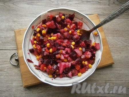 Винегрет хорошо перемешать.
