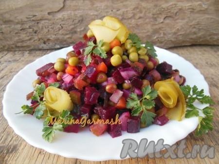 Легкий, вкусный и сытный салат готов, можно подавать к столу. Винегрет с морской капустой может храниться в холодильнике в закрытой таре не более двух суток.
