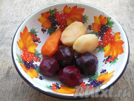 Снимите фольгу, очистите кожуру.
