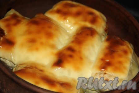 Вот какие красивые голубцы с начинкой из куриного грудки мы достали из духовки.
