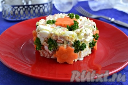 Салат со свежим огурцом и курицей