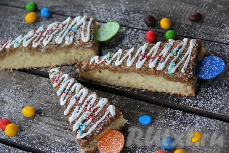 Вот такие красивые и очень вкусные пирожные в виде ёлочек у нас получились.
