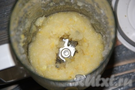 Пробить лимон с сахаром в пюре.
