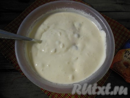 Перемешайте при помощи ложки.