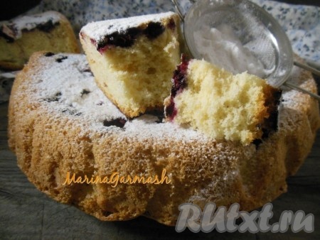 Шарлотка с замороженными ягодами