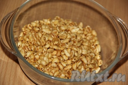 Вот такие шарики из сухих завтраков я использовала для приготовления тортика. Сливки хорошо охладить и взбить миксером до стойких пиков.&nbsp;
