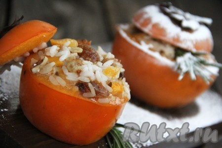 Вот такой красивой и аппетитной получилась фаршированная хурма, запеченная в духовке. При подаче, по желанию, можно посыпать сахарной пудрой. Очень вкусный десерт! Советую этот рецепт всем любителям хурмы!
