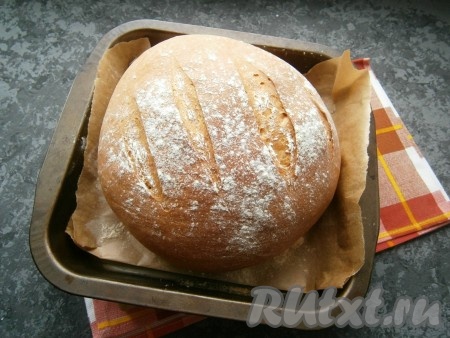 Выпекать хлеб, замешанный на ряженке, в предварительно разогретой до 200 градусов духовке 20 минут, после чего температуру уменьшить до 180 градусов и выпекать далее ещё минут 15-20 (до румяности).