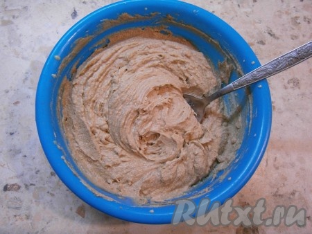 Крем перемешать до однородного состояния и цвета. Он получается воздушным и очень вкусным.
