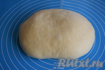 Подошедшее тесто хорошо увеличится в объёме, получится гладким, нежным, очень воздушным.
