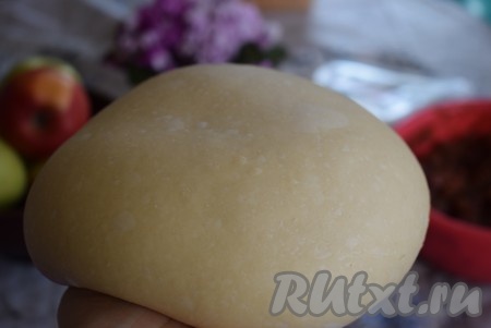 За время расстойки один раз обминаем тесто.