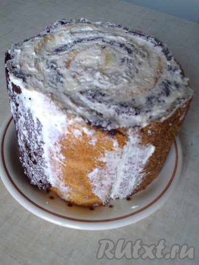 Обрезать ровно верх при необходимости. Смазать кремом верх и места крепления.
