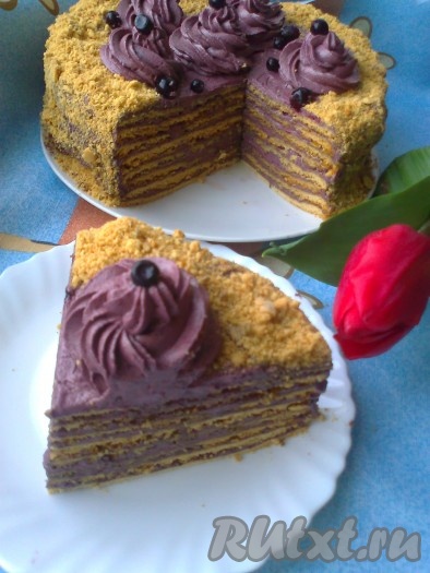 Вот так медовый торт "Кадриль" выглядит в разрезе.