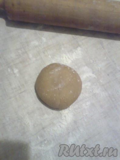 &nbsp;Каждый кусочек теста подкатать в шар.&nbsp;