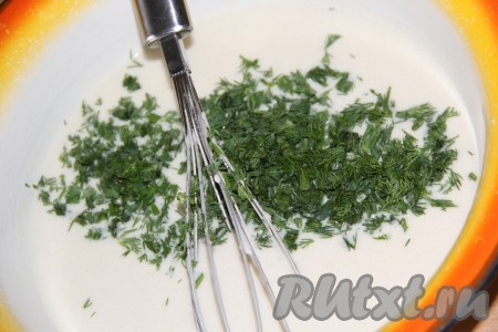 Добавить укроп в блинное тесто.
