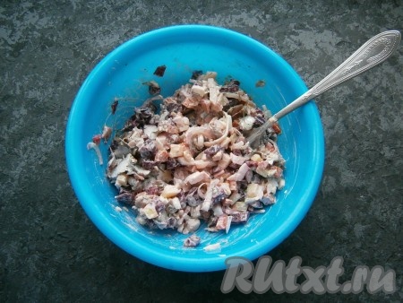 Салат перемешать.