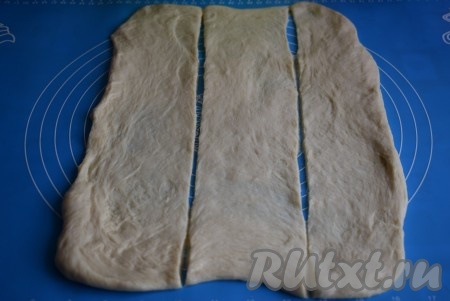 Разрезаем пласт на 3 равные по ширине полосы.
