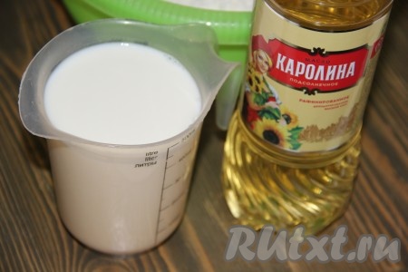 Молоко слегка подогреть.