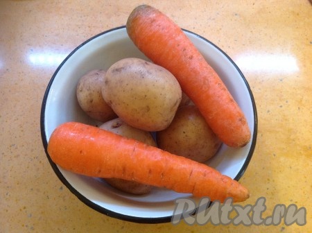 По истечении указанного времени включаем духовку на разогрев. Теперь подготовим овощи.
