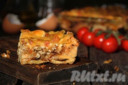 Пирог из батона, приготовленный в духовке, можно подать в горячем или в холодном виде. Он получается очень вкусным, сочным и аппетитным. 