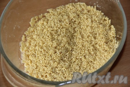 Пшено хорошо промыть под проточной водой. Если используете круглый рис, то тоже промойте холодной водой. Я использовала длиннозернистый рис.