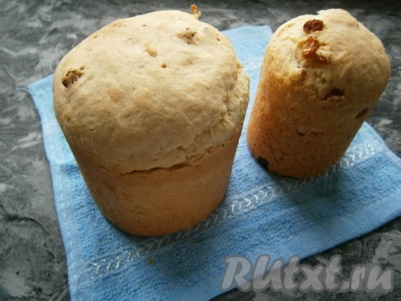 Когда куличи достаточно остынут, их можно поставить горизонтально.