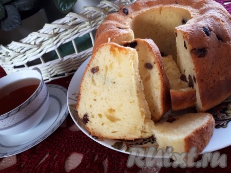 Нежный, ароматный кекс, по желанию, можно посыпать сахарной пудрой. Подать к столу. Приготовьте творожный кекс в духовке по этому классическому рецепту и у вас будет замечательная выпечка к чаю!