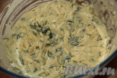 Перемешать тесто, оно получится не жидким.
